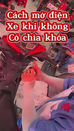Cách mở điện xe máy không cần chìa khóa