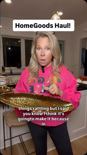 🏡✨ Y’ALL. We had to do this fabulous HomeGoods haul so I can finally put it all away! 😂 Did I drop a little 💵? Yes. But the deals?! WORTH. IT. 🫶 Cream gold GLASS dinnerware (not plastic!) 🧺 Lightweight laundry basket (because Wes keeps stealing mine!) 🎄 The cutest wrapping paper bows for my pink Christmas 🍽️ Fall holiday table linens, napkins, and even a gorgeous candle centerpiece 🐾 And YES — my tiny Dolly girl got a Juicy Couture leash for $12.99 😍 Say a little prayer for her… she’s g