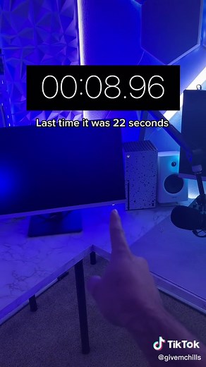 Replying to @hippievr.alt apparently having your monitor on before turning your Xbox series X makes the start up time faster #fyp #xbox #tech #techtok #givemchills