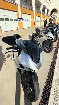 Norton Manx R Walkaround | What are its features and highlights? | BikeWale Shorts