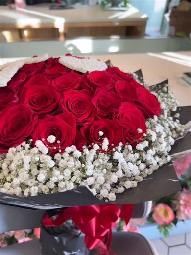 Satisfaction Guaranteed 😍 . We Deliver 🚚 . #westchester #longisland #queens #brooklyn #bronxville #connecticut #newyork #bronx #scarsdale #rye #pleasantville #ct #newrochelle #yonkersflorist #westchesterflorist #newyorkflorist #bronxvilleflorist #nj #newjersey #loveandromance #lover | Beautiful Blooms Florist & Event Decor