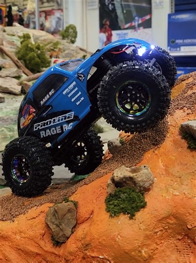 This Volkswagen Beetle crawler takes an icon and turns it into a trail beast. Small body, big capability—climbing anything in its way. 💪 #volkswagen #rccrawler #tr4m #scalecr#rc