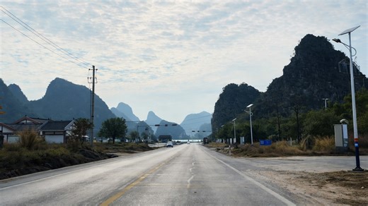 Driving on the roads of western China with unforgettable scenery
