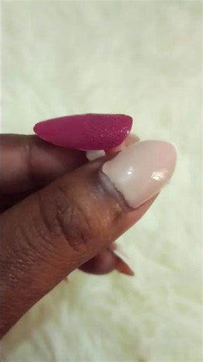 Two nail trends in one design 💗🫧🌹Bubble art meets cozy sweater roses