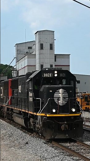 Illinois Central SD70 With INSANE P5 Horn!