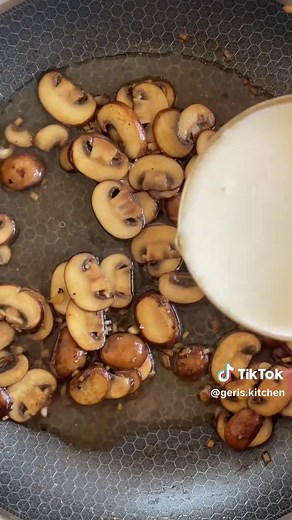 Steak with Creamy Mushroom Sauce Recipe