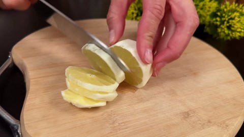 10-Minute Lemon Ice Cream – Quick, Easy, and No Baking Required!