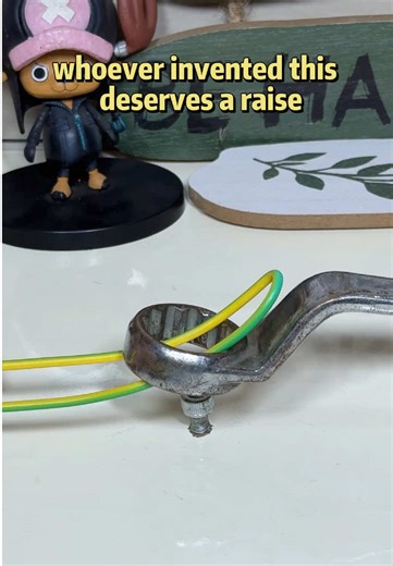 Pipe Cutters for Small Spaces: Essential Mechanic Tools