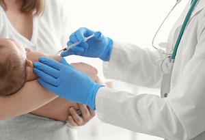 Side Effects of Vaccination in Babies: Causes & When to Visit Doctor?