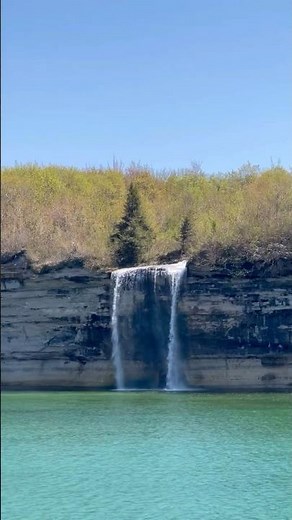 Pictured Rocks National Lakeshore Michigan | Lake Superior #Waterfalls #Landsacpes# Scenic Escape