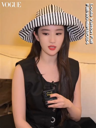 [2024/3/6] Interview | 專訪 Liu Yifei x Vogue China Fashion Week x Paris Fashion Week 劉亦菲 x Vogue時裝週群聊 x 巴黎時裝週 House Ambassador Liu Yifei x Louis Vuitton Women‘s Fall Winter 2024 show x Paris Fashion Week *Liu Yifei herself doesn't use Facebook. *劉亦菲本人無FB帳號 #劉亦菲 #刘亦菲 #LiuYifei #YifeiLiu #Crystalliu #LưuDiệcPhi #유역비 #หลิวอี้เฟย์ #リウイーフェイ #yifei_cc #玫瑰故事 #TheTaleofRose #TheRosesTale #去有風的地方 #去有风的地方 #MeetYourself #夢華錄 #梦华录 #ADreamofSplendor #花木兰 #花木蘭 #Mulan #LouisVuitton #HouseAmbassador #ParisFashio