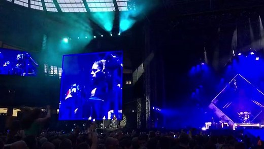 The crowd singing along to Foo Fighters was SO LOUD in Manchester! 😱🙌 | Radio X