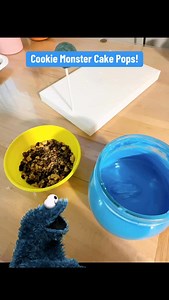 Cookie Monster cake pops! #cakepop #cakepops #cookiemonstaaar #bake #baker | Cake Ballin' by Gina