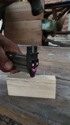No Compressor? No Problem! DIY Manual Power Stapler Hack #WoodworkingHacks #WorkshopTips #sorts