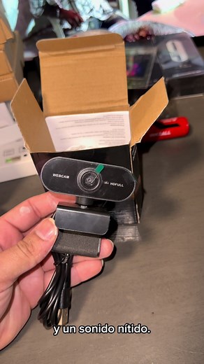 Mejora tus videollamadas 🎥 Webcam Full HD 1080P con micrófono integrado. Fácil de conectar por USB, sin configuración. 👇 Link abajo ⸻ HASHTAGS #TikTokShop #Webcam #HomeOffice #Videollamadas #trabajoencasa