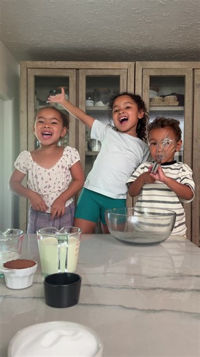 Did you miss the madness? The PeneloPia Sim cooking show is back in the kitchen with a family favorite, Chocolate Orea Ice cream. Buckle up, entertaining chaos is on the way.