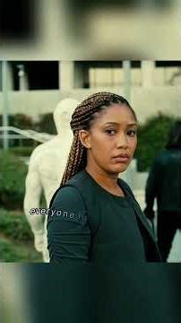 Never move a muscle if you encounter an alien !