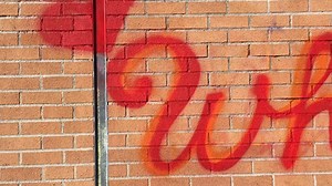 HAPPY VALENTINE'S DAY Graffiti Sunset Blvd in Hollywood | Splaat