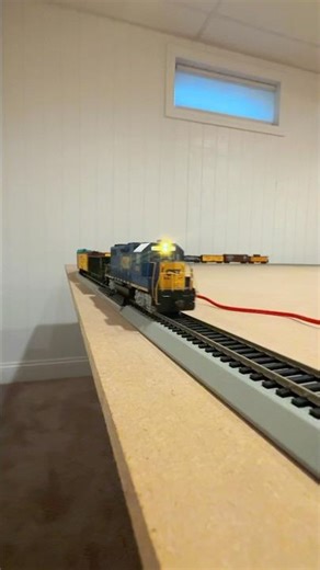 CSX local in #hoscale! #freighttrain #csx #modeltrains #freight #train #railroad #like #subscribe