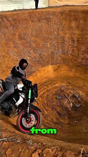 He Tried Escaping This Pit On A Motorcycle… Watch What Happens
