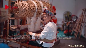 “Folk song king” sings while weaving Zhuang brocade in Guangxi http://en.people.cn/n3/2020/0827/c90000-9739218.html Lan Peiwen, an inheritor of the art of Zhuang brocade, joyfully sings a Zhuang ethnic folk song accompanied by the sound of looms in Xincheng county, south China's Guangxi Zhuang Autonomous Region, Aug. 20, 2020. He came up with the following lyrics: “Let me sing a folk song for you. Xincheng county has the best-known Zhuang brocade. Go and ask people about it if you don’t believe 