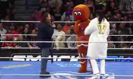 what the fuck is that in the middle of the ring fam