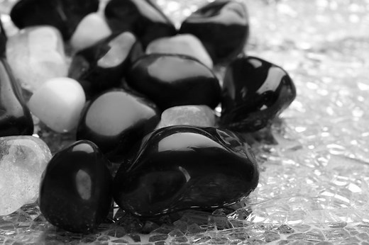 How to Tell if Black Onyx is Real - 3 Easy Methods