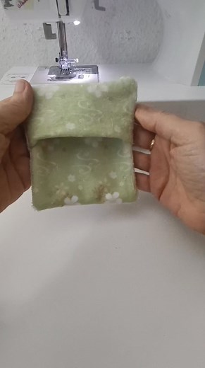 La débarbouillette toute en éponge , éponge unie et éponge imprimée,toute douce . le petit cadeau rapide à réaliser . L'éponge imprimé vient de chez Tissus Price Si tu es nouveau client avec mon code de parrainage 48038 Ou ce lien https://www.tissus-price.com/?refs=48038 tu bénéficies de 10 % de réduction sur ta première commande .et tu peux m'appeler tata car je devient ta marraine 😄 #lingette #debarbouillette #demaquillage #debarbouillage #couture #couturedebutant #couturefacile #sewing #cost