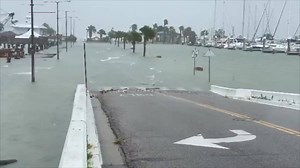 47K views · 801 reactions | NEW Video of Hurricane Hanna approaching a landfall along the southern coastal area of texas yesterday! These shots were taken in Corpus Christi, TX! Official landfall was on Padre Island, Texas at 5 PM CDT, July 25, 2020, with maximum sustained winds of 90 mph! Permission: Kenny Richter | Live Storm Chasers | Facebook