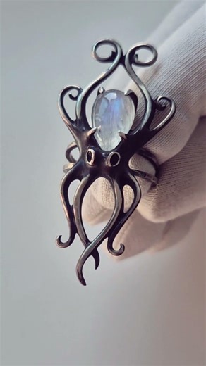 Octopus ring in sterling silver • #handcraftedjewelry