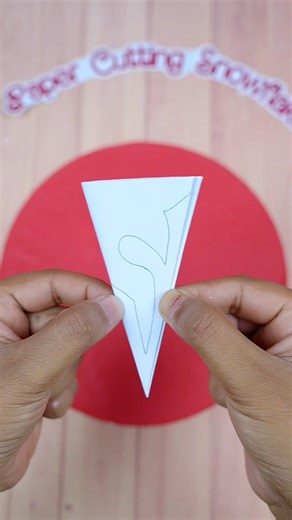 You won’t believe what happens when this folded paper opens! 😲❄️