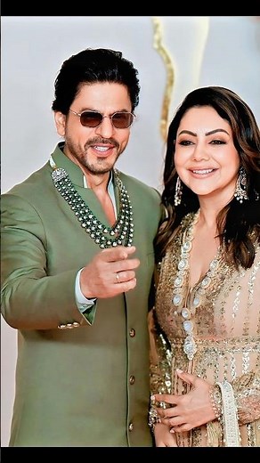 Shahrukh Khan with wife Gauri Khan 😍💝✨ #bollywood #superstar #srk #gaurikhan #shorts #ytshorts