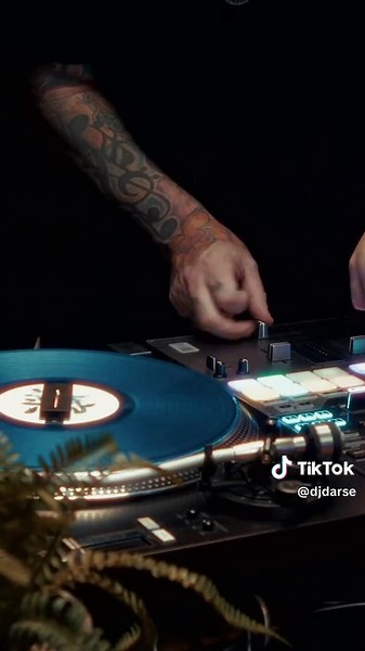 Algo que grabamos con el @Gabrielle holmquist en su estudio ! #realdj #dj #djs #scratch #pioneerdj