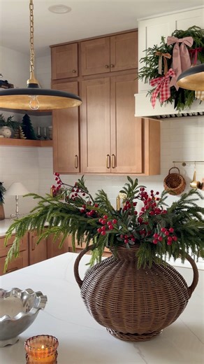 If you’re craving that old soul warmth this season, try this: ✨ Mix in vintage & patinaed pieces 🕯 Use candlelight instead of harsh lighting 🎁 Add nostalgic patterns like plaid or gingham 🌲 Incorporate handmade or heirloom ornaments | Thegeorgeshome Connected Page