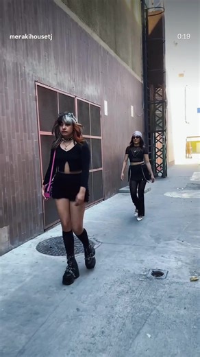 Moda cruda Solsticio Onírico falta menso@Meraki House🥀 #jennifermodel #Modacruda