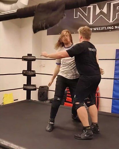 Warm-up & cardio drill at training | Wrestlingskolen - the Norwegian pro-wrestling school