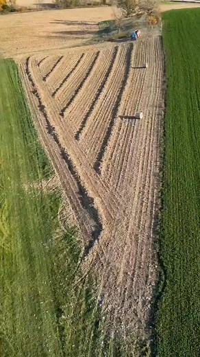 Making round bales! #agriculture #newholland #farm #timelapse #farming #farmer #tractor | BEric Wright