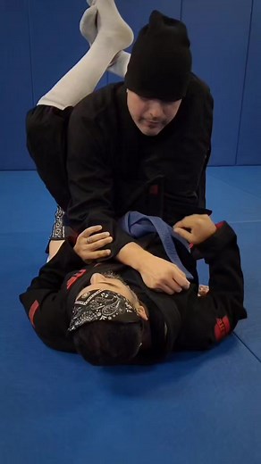 Early Triangle Escape to Side Control. Try it! #jiujitsu #martialarts #bjj #ufc #martialarts #bjjtechnique #cholomma | Cholo MMA