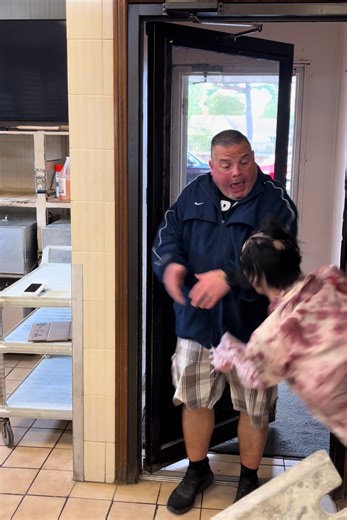 This is our friend Tommy. And sometimes he comes in on Saturdays to help us out and to thank him, we scare him. 😜#funnyvideos #scareprank #pizza @TGunns29