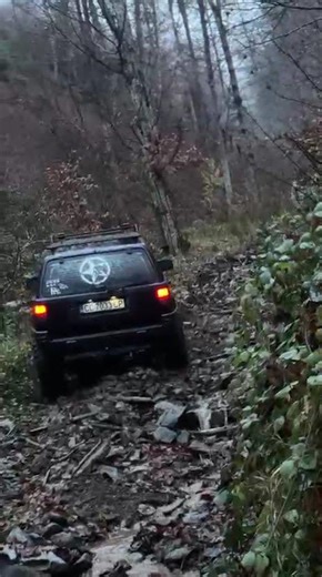 #automobile #wheelsinmud #offroad #mud #benzin #cherokee #jeep #5.2 #v8 #hellcatwheels