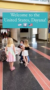 This moment 🥺💙👏 Join us in welcoming new au pair Dayana from Argentina to Virginia! 🇦🇷➡️🇺🇸 Every week, families like this one are welcoming au pairs for a life-changing cultural exchange and child care experience. Learn more about the Au Pair in America program: https://bit.ly/3fw5YFP | Au Pair in America