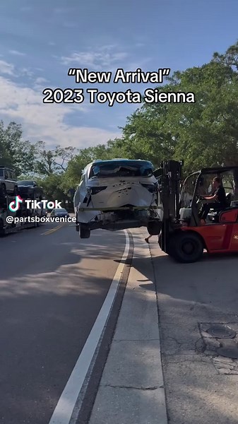 2023 Toyota Sienna: Dismantling Premium Parts