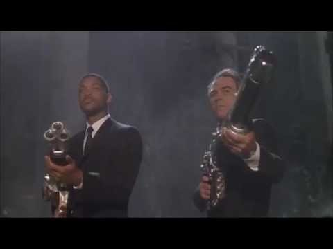 Hombres de Negro (1997) Clip 7/8 Latino - Voy a buscar mi arma