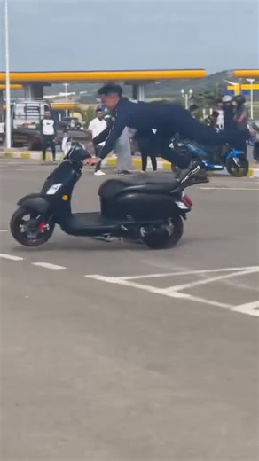 moto_sam_vms_pista._sym_dz🥇🇩🇿 on Instagram: "#sym"