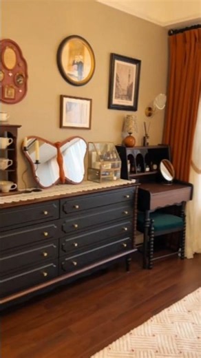 🪞 Vintage Bedroom Dresser Setup! 🛋️