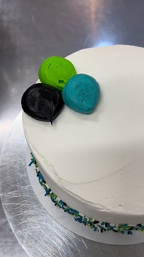 Creative Cake Decorating with Buttercream Balloons