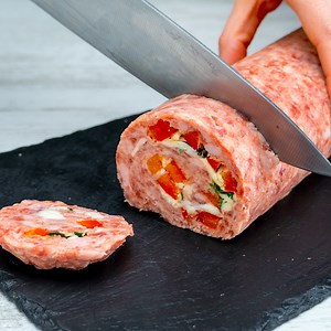 Once you try this mince recipe, you will be addicted! Ingredients: minced meat: 600 g (21 oz) eggs: 1 pc salt: 4 g (0.1 oz) black pepper: 4 g (0.1 oz) onion: 2 pc red bell pepper: 1 pc cheese: 100 g (3.5 oz) parsley: 20 g (0.7 oz) eggs: 3 pc salt: 3 g (0.1 oz) flour: 200 g (7.1 oz) panko bread crumbs: 300 g (11 oz) OVER MEDIUM FIRE: 4 MIN OVER MEDIUM FIRE: 4 MIN Sauce: garlic: 3 cloves yolk: 1 pc mayonnaise: 100 g (3.5 oz) water: 20 ml (0.7 fl oz) sugar: 10 g (0.4 oz) soy sauce: 4 ml (0.1 fl oz)