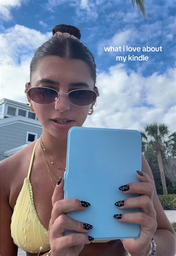 pool yap sesh while i talk abt my @Amazon kindle! #kindleunlimited #kindlepaperwhite #kindlegirlie #kindleaccessories