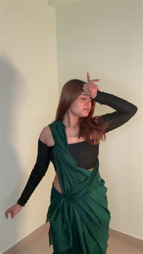 Kumari Amisha on Instagram: "Ladies logo ne iss gaane ko seriously le liya hai🙂🤧😭🫵 . . . . . . . . . #reelsinstagram #viralvideos #ree #viral #reels #reelitfeelit #explorar #reelsvideo #viralgirl #explorepage #trend #trendingsongs #viral #bhojpuri #bhojpuri_song #bihari"