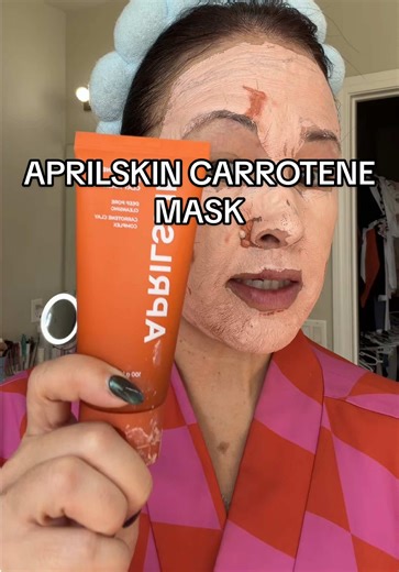 Quick Dry Mask with Carrotene IPMP : Just 3 minutes, and you're all set! No need to wait for an extended period. Our high-density clay formulation seamlessly adheres to pores, drying in just 3 minutes for a quick and efficient skincare routine. Gentle Exfoliation : Enjoy a gentle exfoliation with a smooth texture reminiscent of whipped cream. Our mask features eucalyptus-derived cellulose particles for an effective yet gentle exfoliating experience, suitable for all skin types. Cooling & Moistur